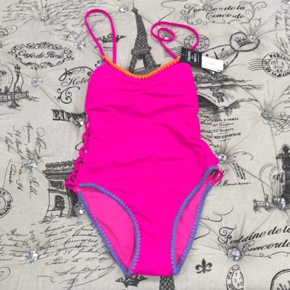 Salt+Cove Juniors' Shell-Stitch Cross-Back Swimsuit - Picture 2 of 7